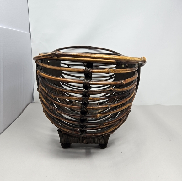 CBK aka Ganz Vintage Bamboo & Wood Handled Table Basket Leaf Vine Design Rustic - Picture 2 of 6